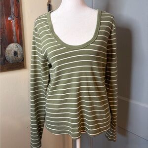 Universal Thread Green and White Striped Long Sleeve Tee